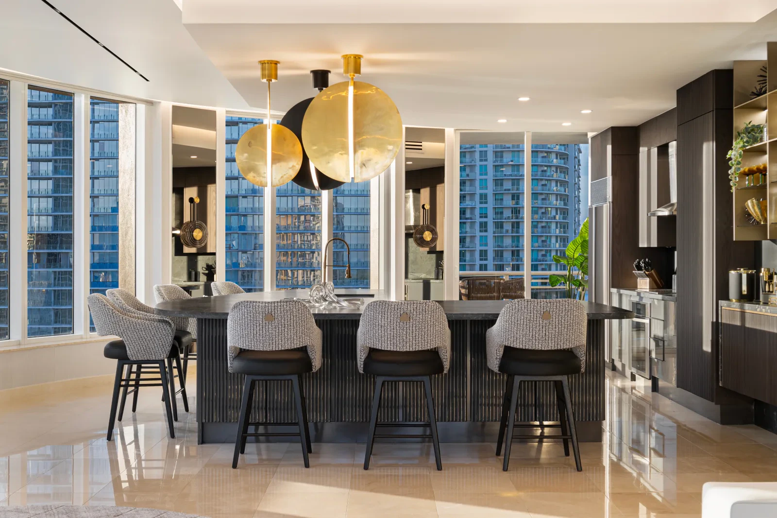 Chiaroscuro Residence — dining and lounge
